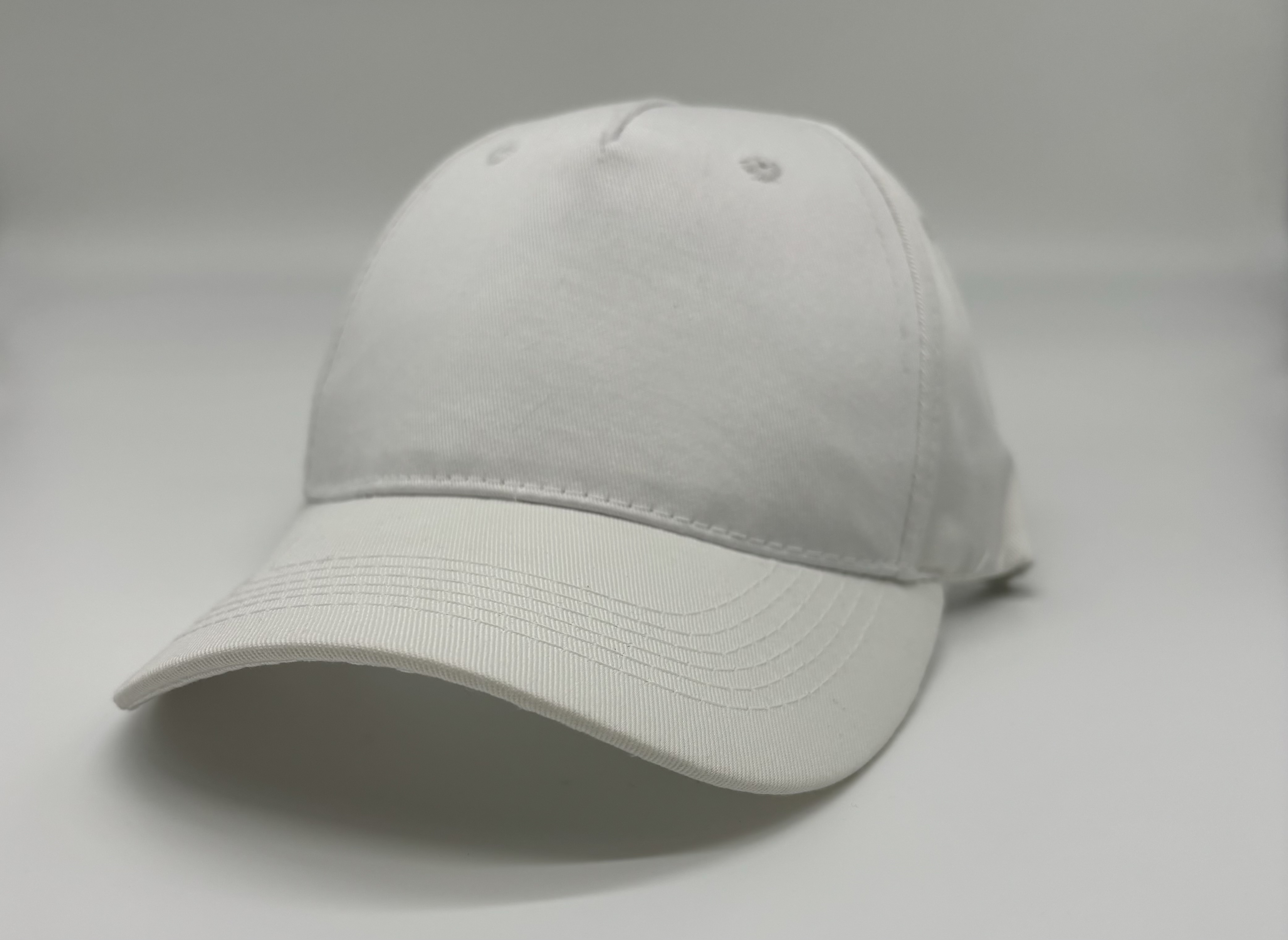 WHITE BASEBALL CAP